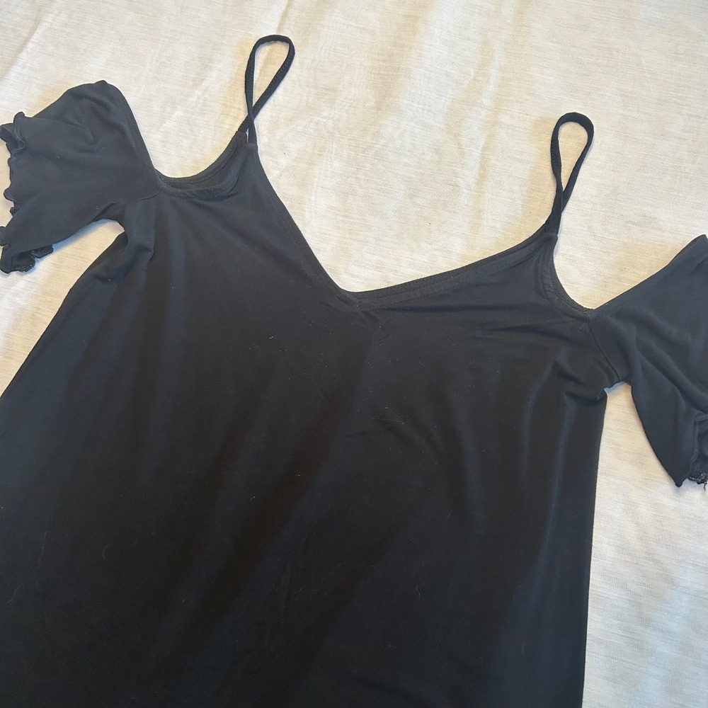 American Eagle Cold Shoulder Top Women XS Black Soft & Sexy Lettuce Edge V-Neck